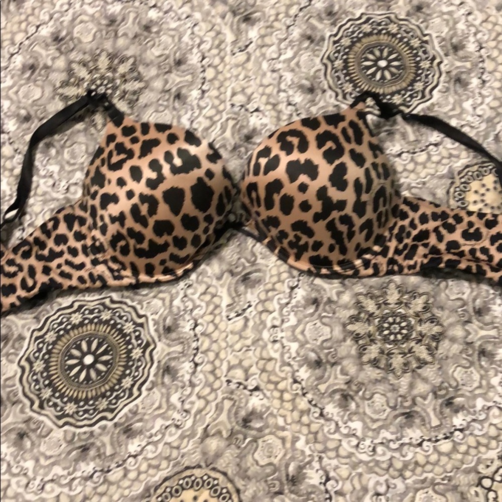 Victoria’s Secret bombshell bra